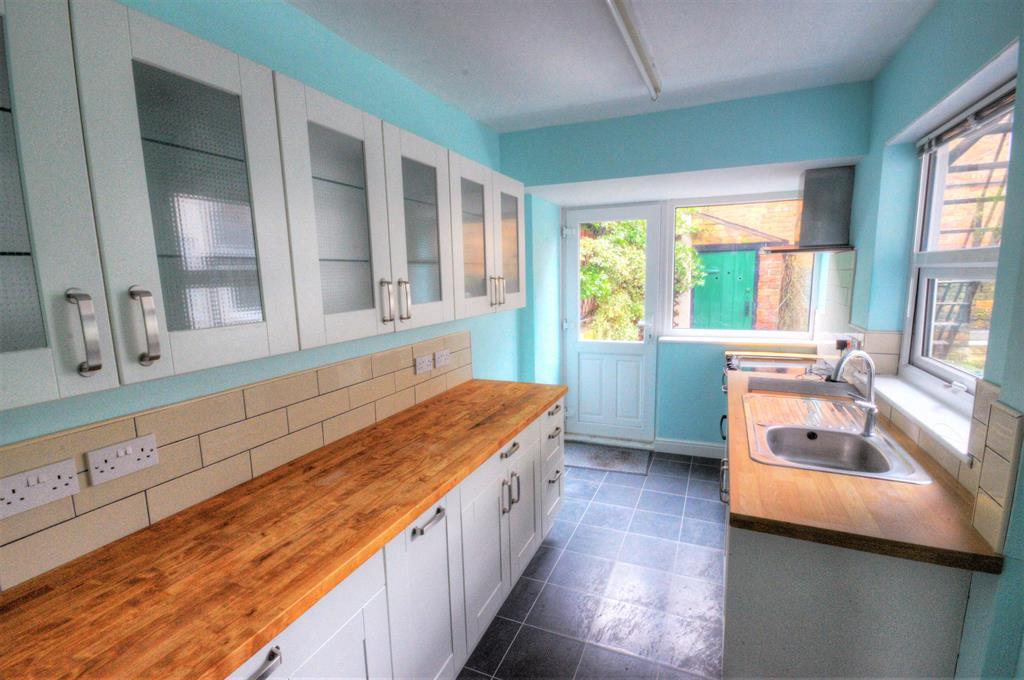 Royal Crescent, Scarborough 2 bed ground floor flat £117,000