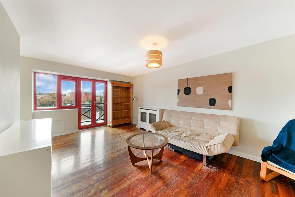 Newlands Quay, London, E1W 3 bed apartment £600,000