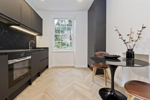 20, Warwick Chambers Pater Street, London, W8 6EN