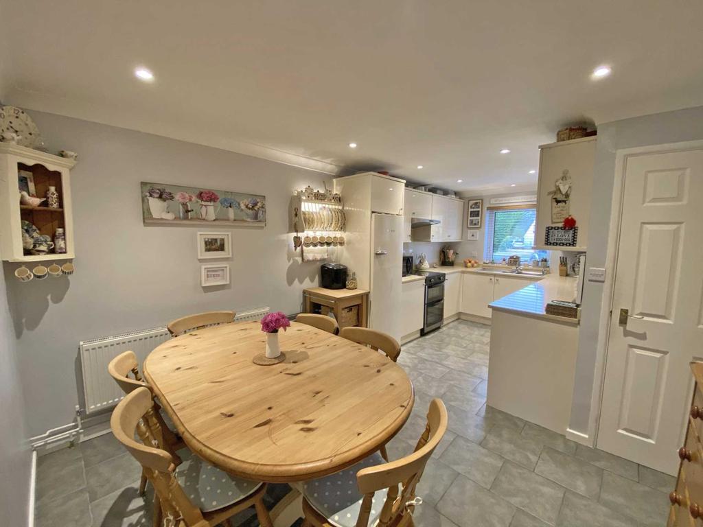 Oxford Road, Benson 4 bed townhouse £425,000