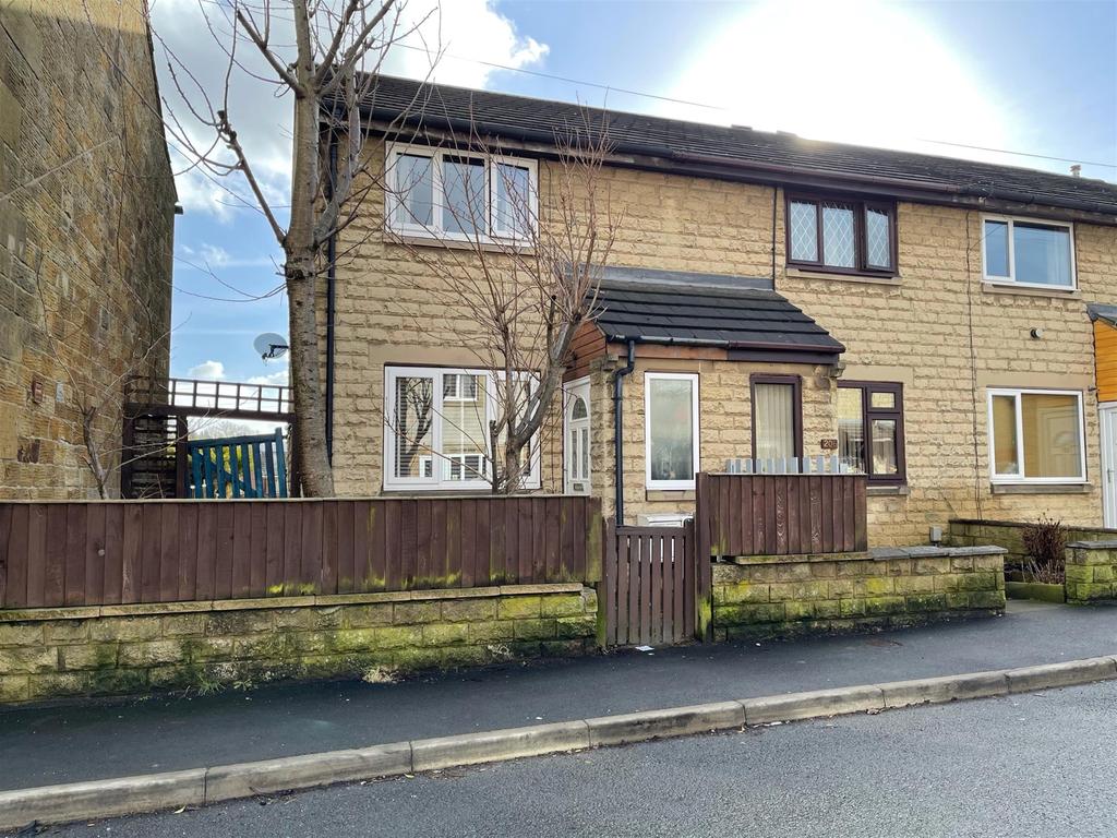 Healey Lane, Healey, Batley, WF17 8BN 2 bed semidetached house £86,000