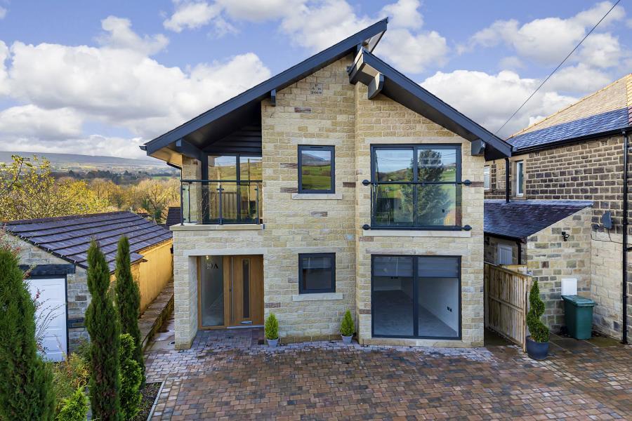 BARK LANE, ADDINGHAM, ILKLEY, WEST YORKSHIRE, LS29 0RA 3 bed detached