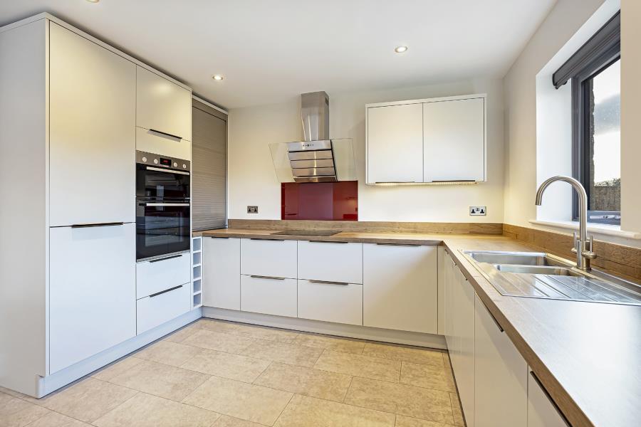 BARK LANE, ADDINGHAM, ILKLEY, WEST YORKSHIRE, LS29 0RA 3 bed detached