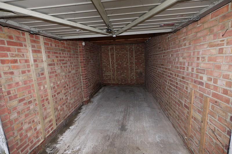 38 Carnarvon Road, London, Greater... Garage £95 pcm (£22 pw)