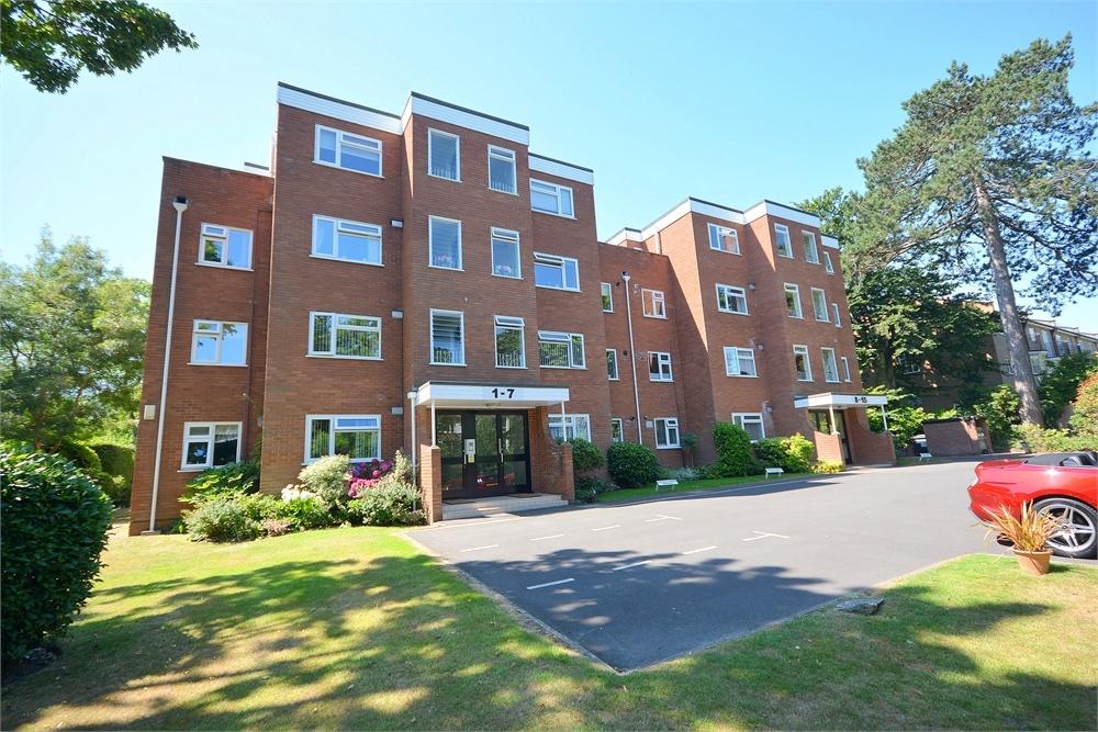 West Cliff Road, West Cliff, Bournemouth 4 bed flat £475,000