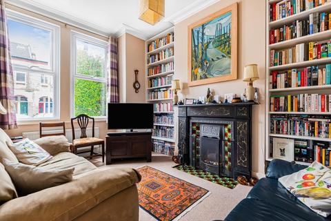 13 Avarn Road, London, SW17 9HB