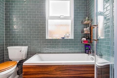 13 Avarn Road, London, SW17 9HB