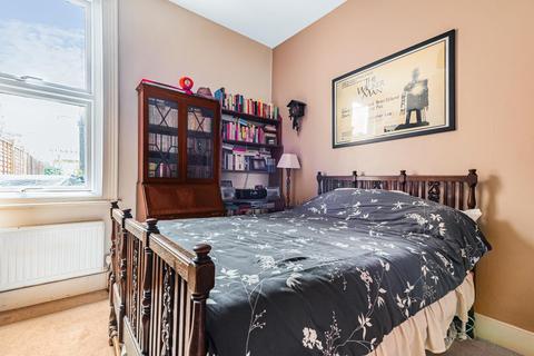 13 Avarn Road, London, SW17 9HB