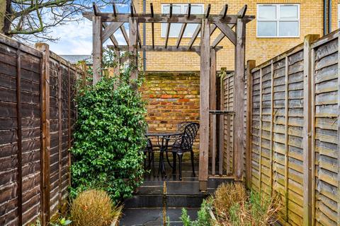 13 Avarn Road, London, SW17 9HB
