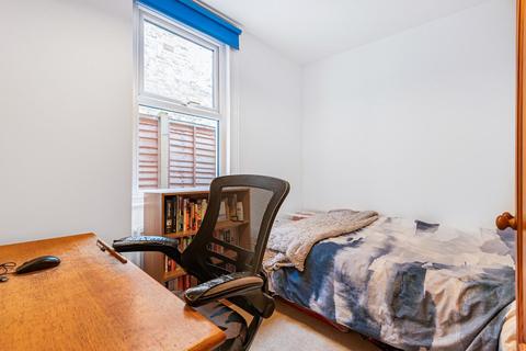 13 Avarn Road, London, SW17 9HB