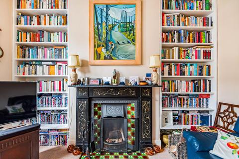 13 Avarn Road, London, SW17 9HB