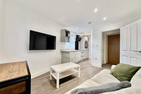 2 bedroom apartment to rent, Winston Avenue, Plymouth