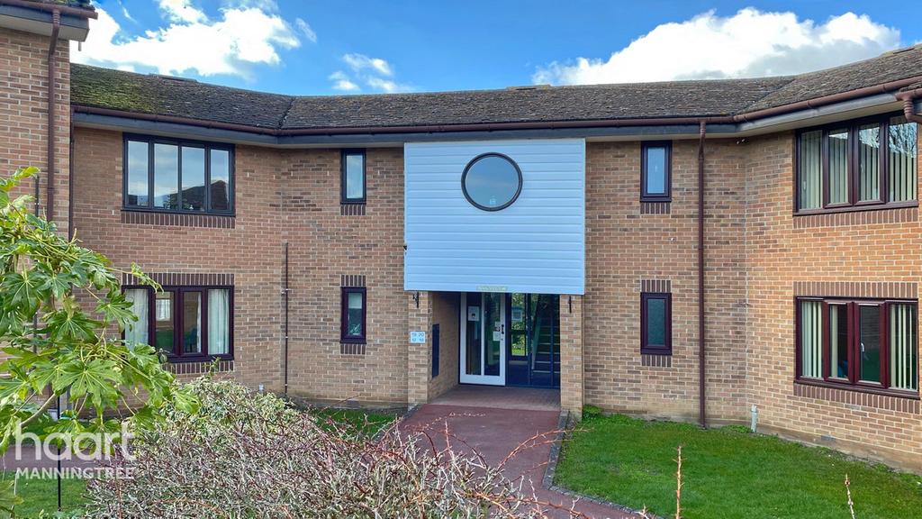 Swan Court, Mistley, Manningtree, Essex 2 bed apartment £120,000