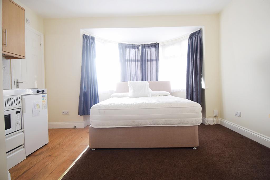 Northolt, UB5 Studio £750 pcm (£173 pw)