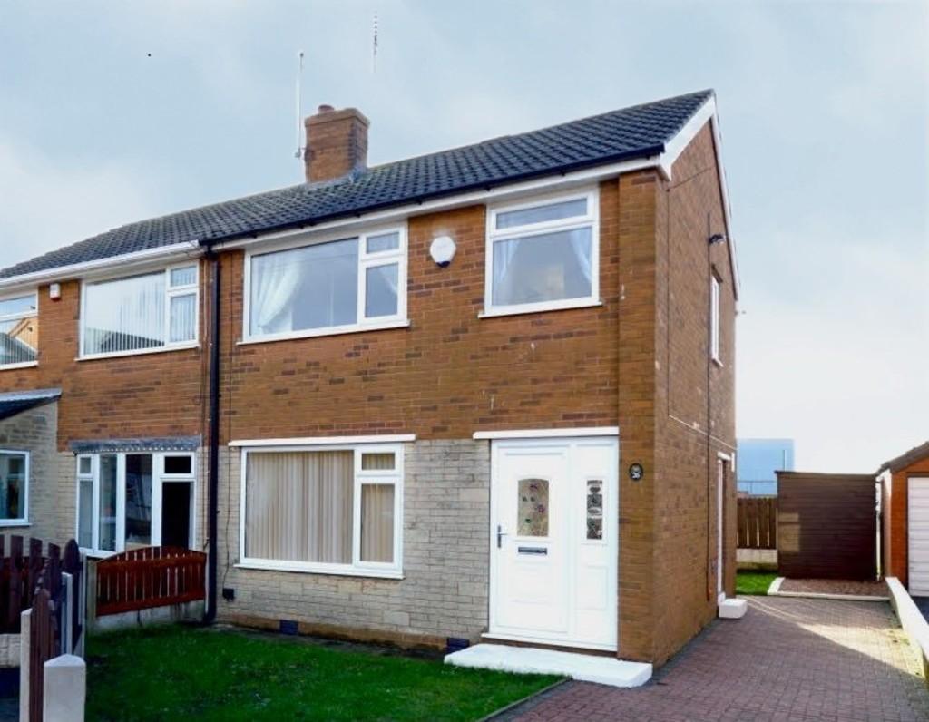 26 Bramlyn Close 3 bed semidetached house £825 pcm (£190 pw)
