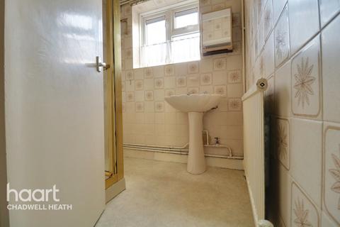 53 Rosslyn Avenue, Dagenham, RM8 1JP