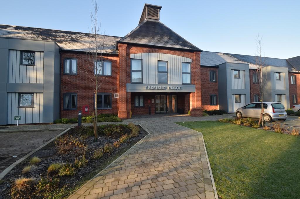 Tyefield Place, Hadleigh 2 bed apartment £314,950
