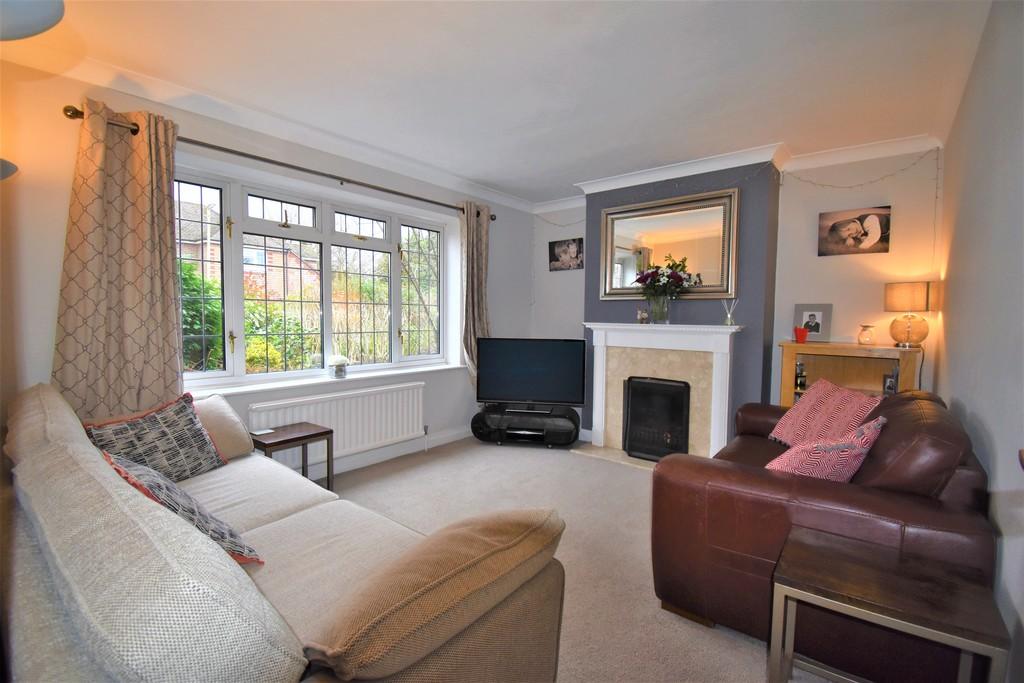Boxalls Grove, Aldershot 3 bed semidetached house £450,000