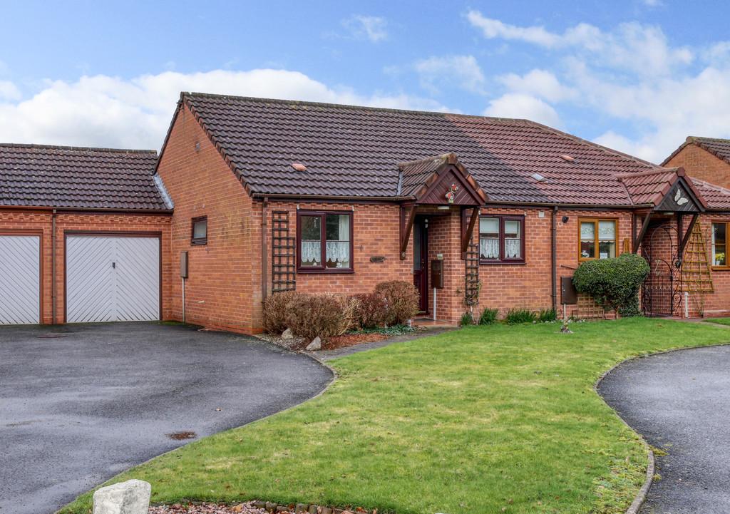 Drive, Bromsgrove, B61 8DR 2 bed semidetached bungalow £280,000
