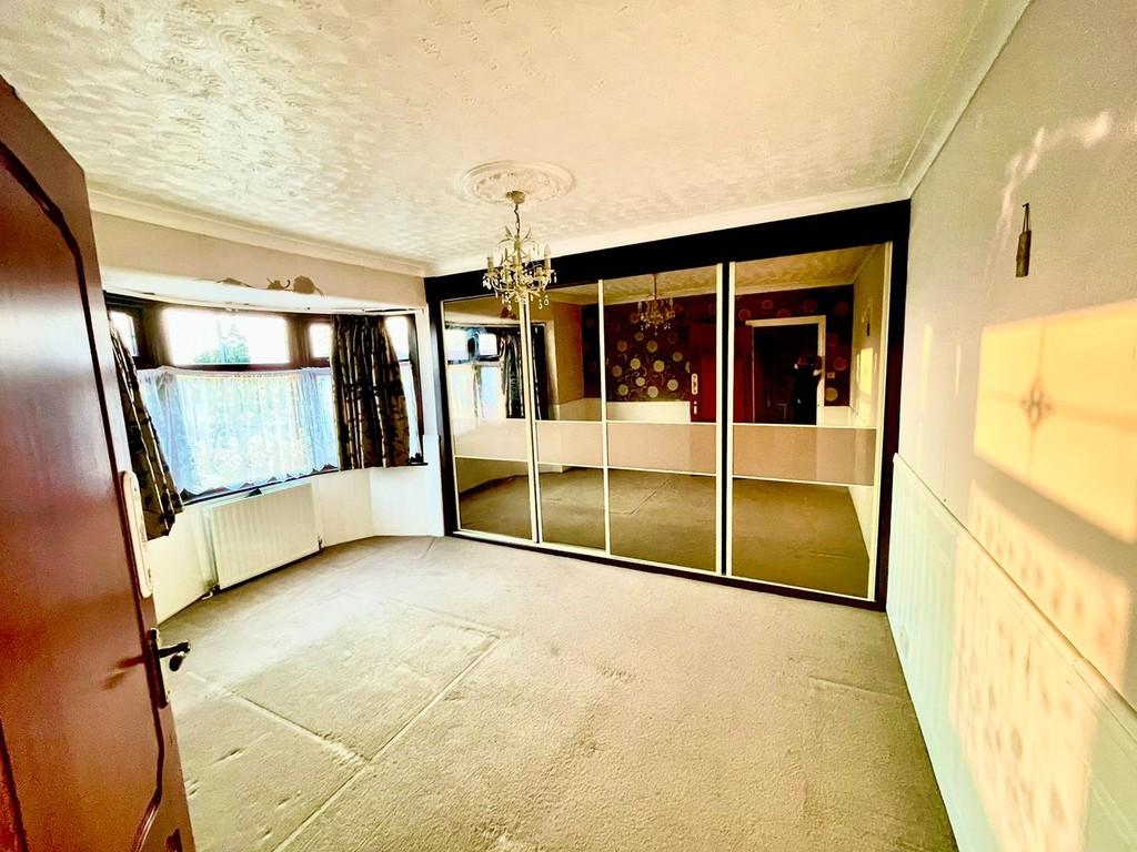Jutsums Lane, Romford 3 bed semidetached house £1,734 pcm (£400 pw)