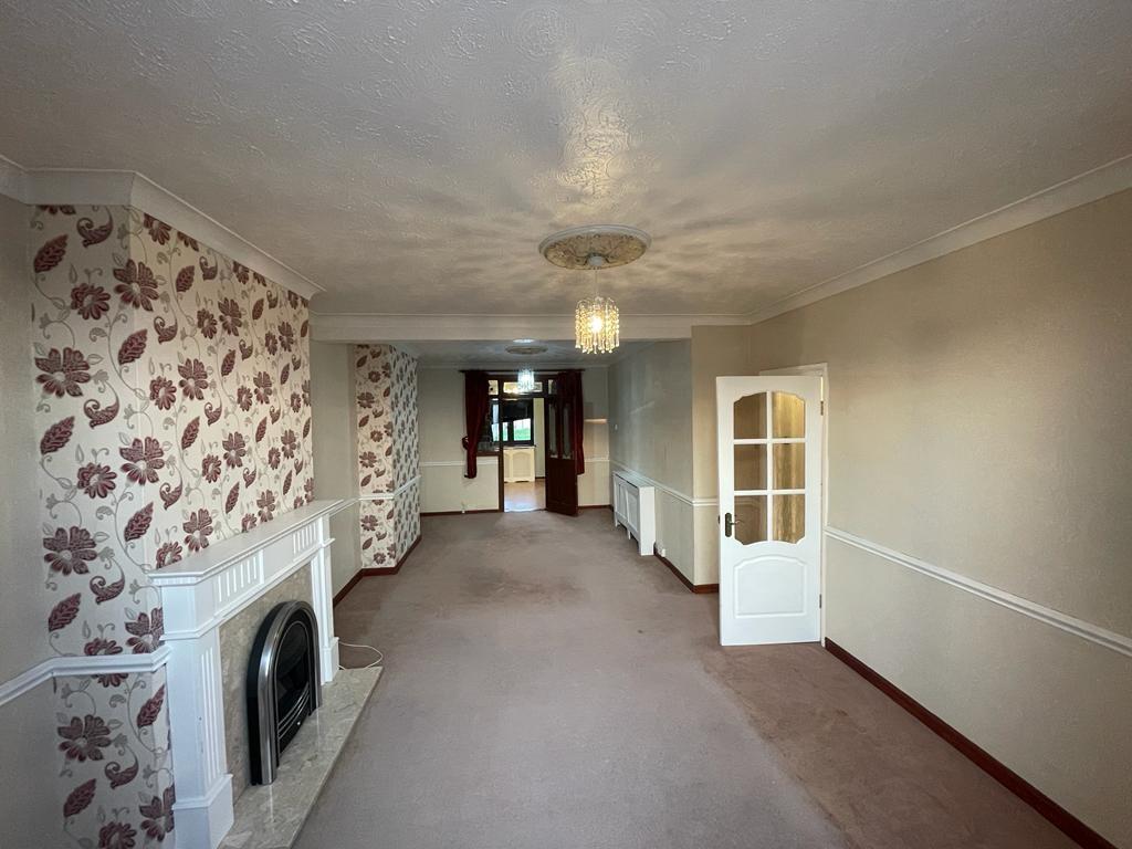 Jutsums Lane, Romford 3 bed semidetached house £1,734 pcm (£400 pw)