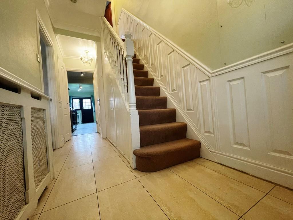 Jutsums Lane, Romford 3 bed semidetached house £1,734 pcm (£400 pw)