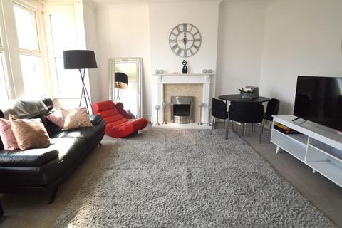 2 bedroom flat to rent, Eglinton Hill, London