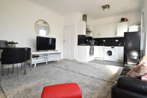 2 bedroom flat to rent, Eglinton Hill, London