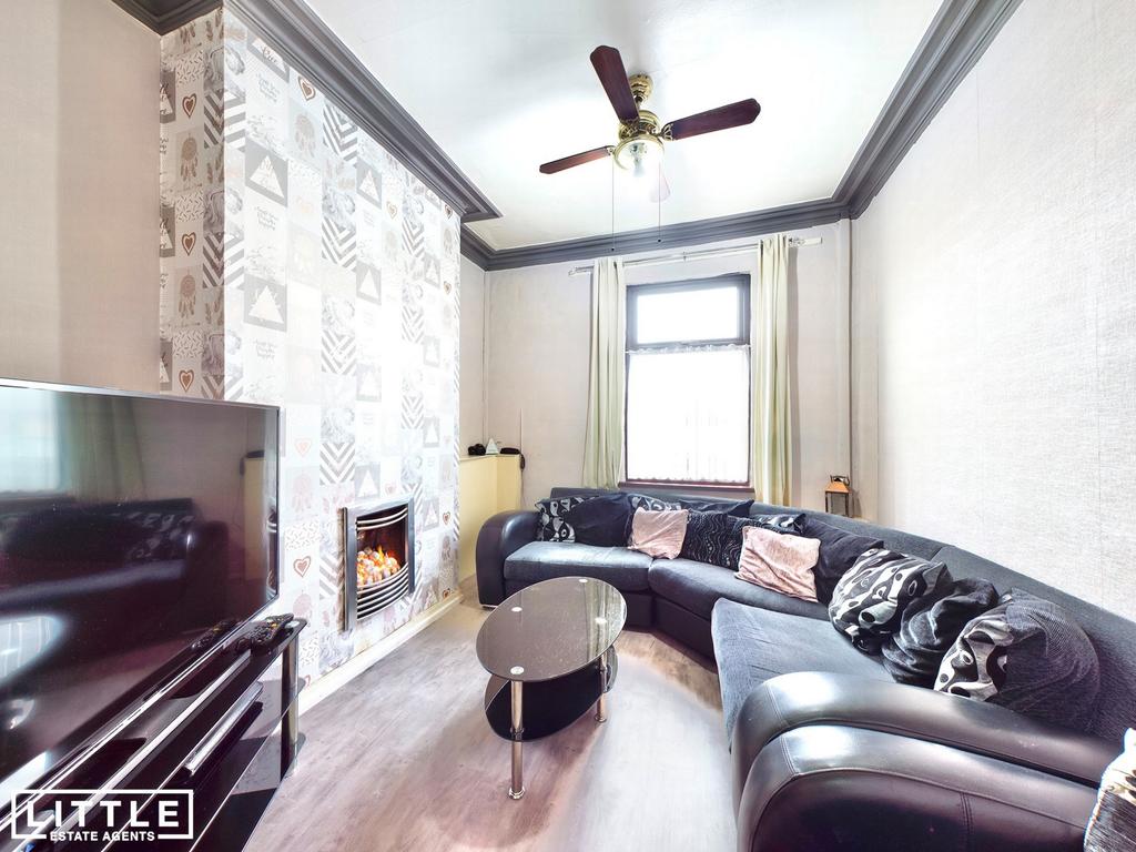 Oxford Street, St. Helens, WA10 3 bed terraced house £100,000