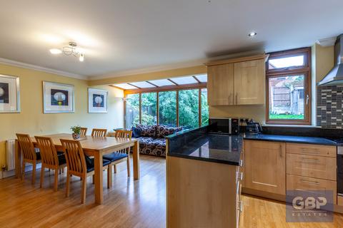 2 Acorn Close, Romford, RM1 4GJ
