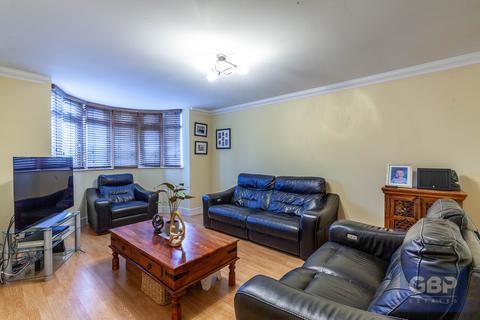 2 Acorn Close, Romford, RM1 4GJ