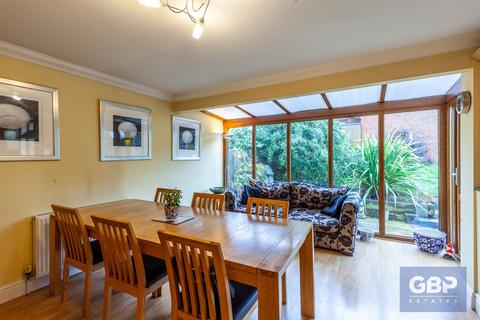 2 Acorn Close, Romford, RM1 4GJ