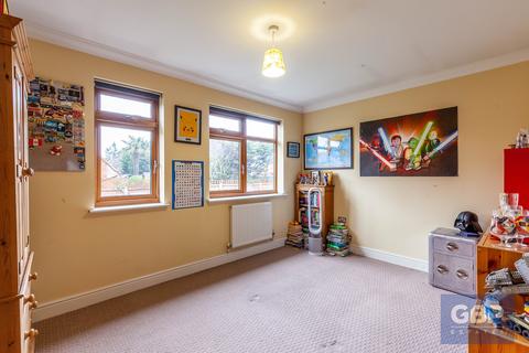 2 Acorn Close, Romford, RM1 4GJ