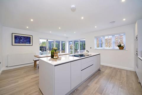 24 Cherry Tree Lane, Ewhurst, Cranleigh, GU6 7GG