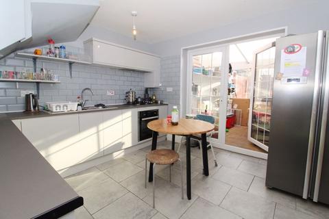 68 Chatsworth Crescent, Walsall, WS4 1QU