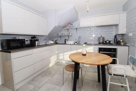 68 Chatsworth Crescent, Walsall, WS4 1QU