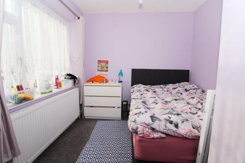 68 Chatsworth Crescent, Walsall, WS4 1QU