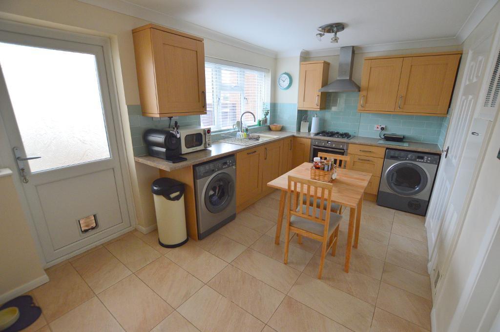 Chalfont Way, Stopsley, Luton... 3 bed end of terrace house £275,000
