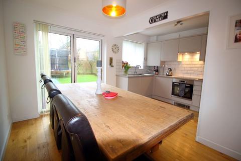 14 Marcuse Road, Caterham, CR3 5FP