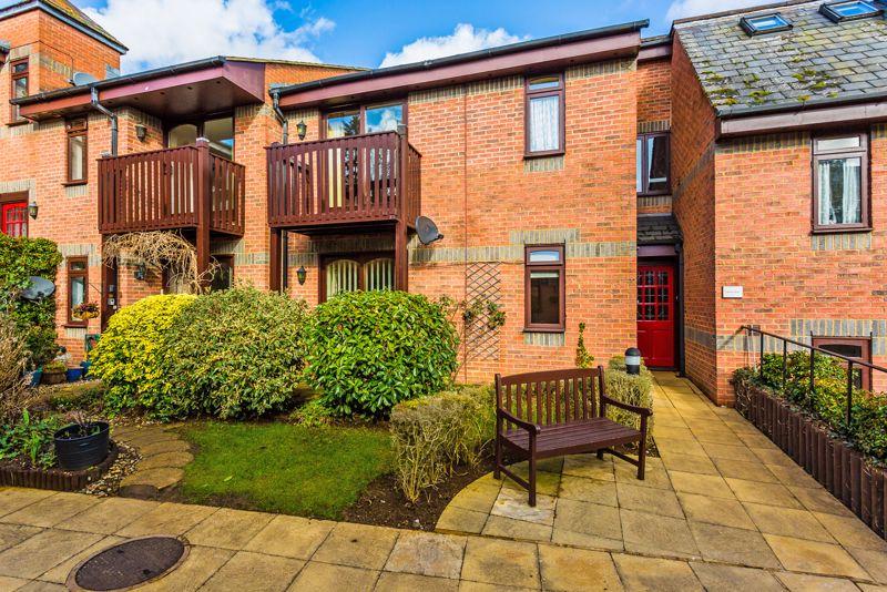 Paynes Court, Buckingham 2 bed apartment £169,995