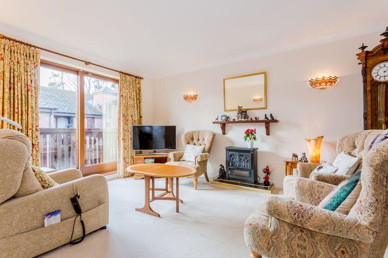 Paynes Court, Buckingham 2 bed apartment £169,995