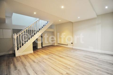 3 bedroom maisonette to rent, Hornsey Road, London, N19