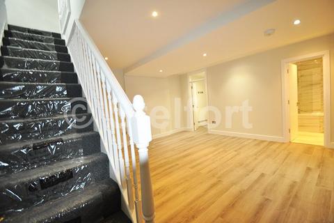 3 bedroom maisonette to rent, Hornsey Road, London, N19