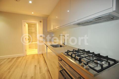 3 bedroom maisonette to rent, Hornsey Road, London, N19