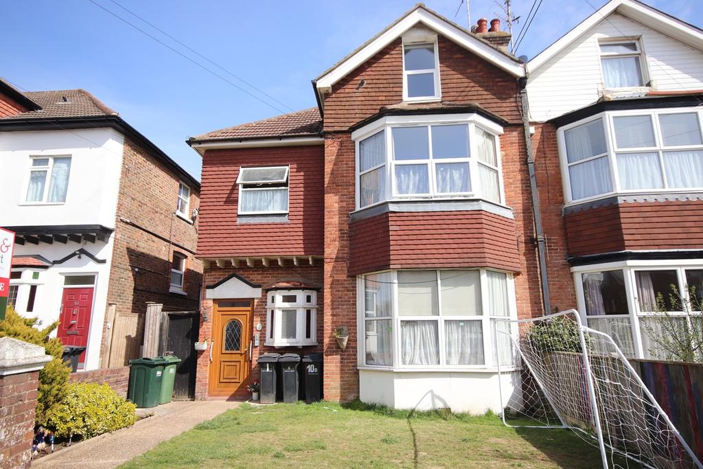 Amherst Road, BexhillonSea, TN40 2 bed flat £125,000