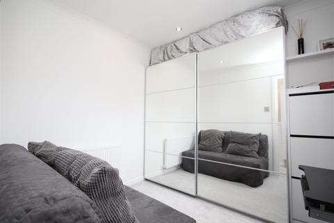 21 Devoil Close, Guildford, GU4 7FG