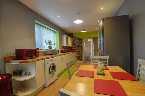 15 Danlan Road, Pembrey, Burry Port, SA16 0UF