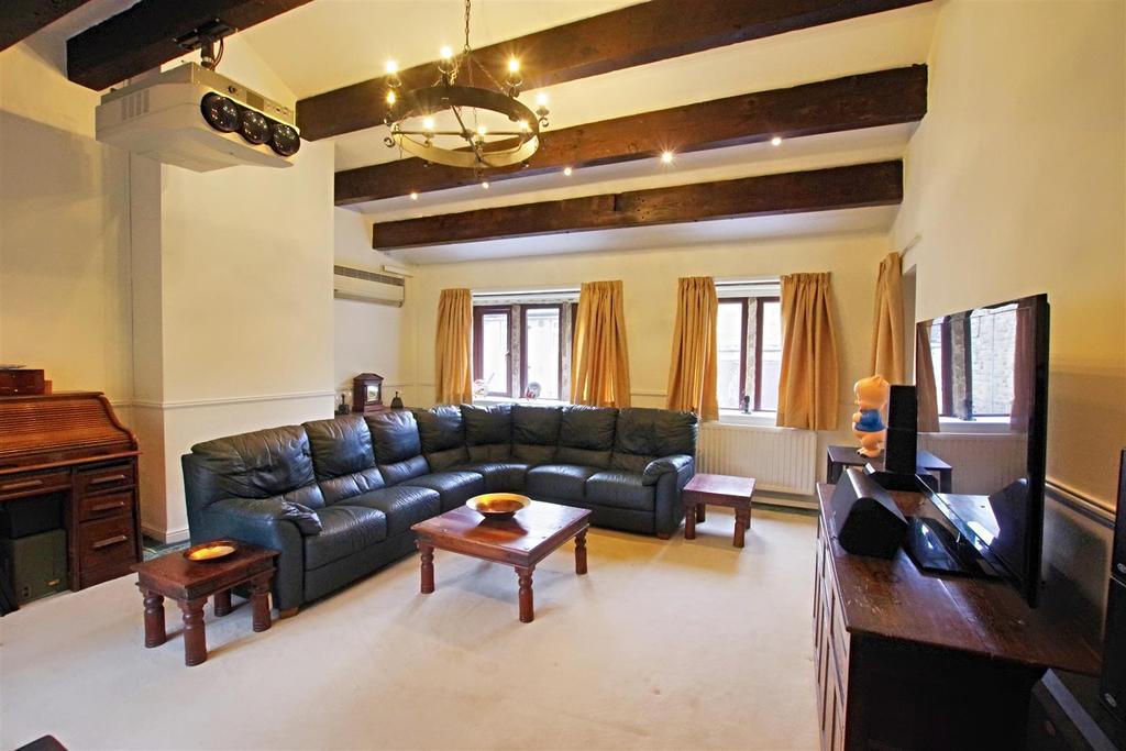 Brow Foot Gate Lane, Halifax 4 bed detached house £300,000