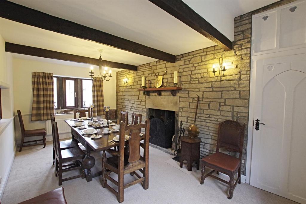 Brow Foot Gate Lane, Halifax 4 bed detached house £300,000
