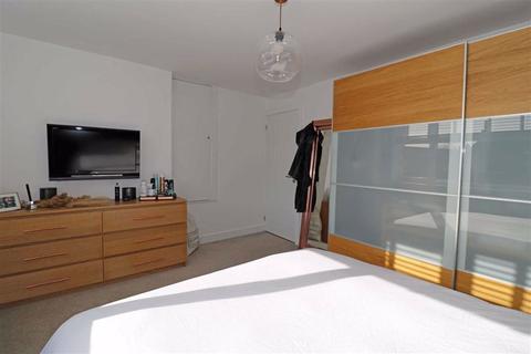 25 Starmer Place, Hatton, Warwick, CV35 7LB